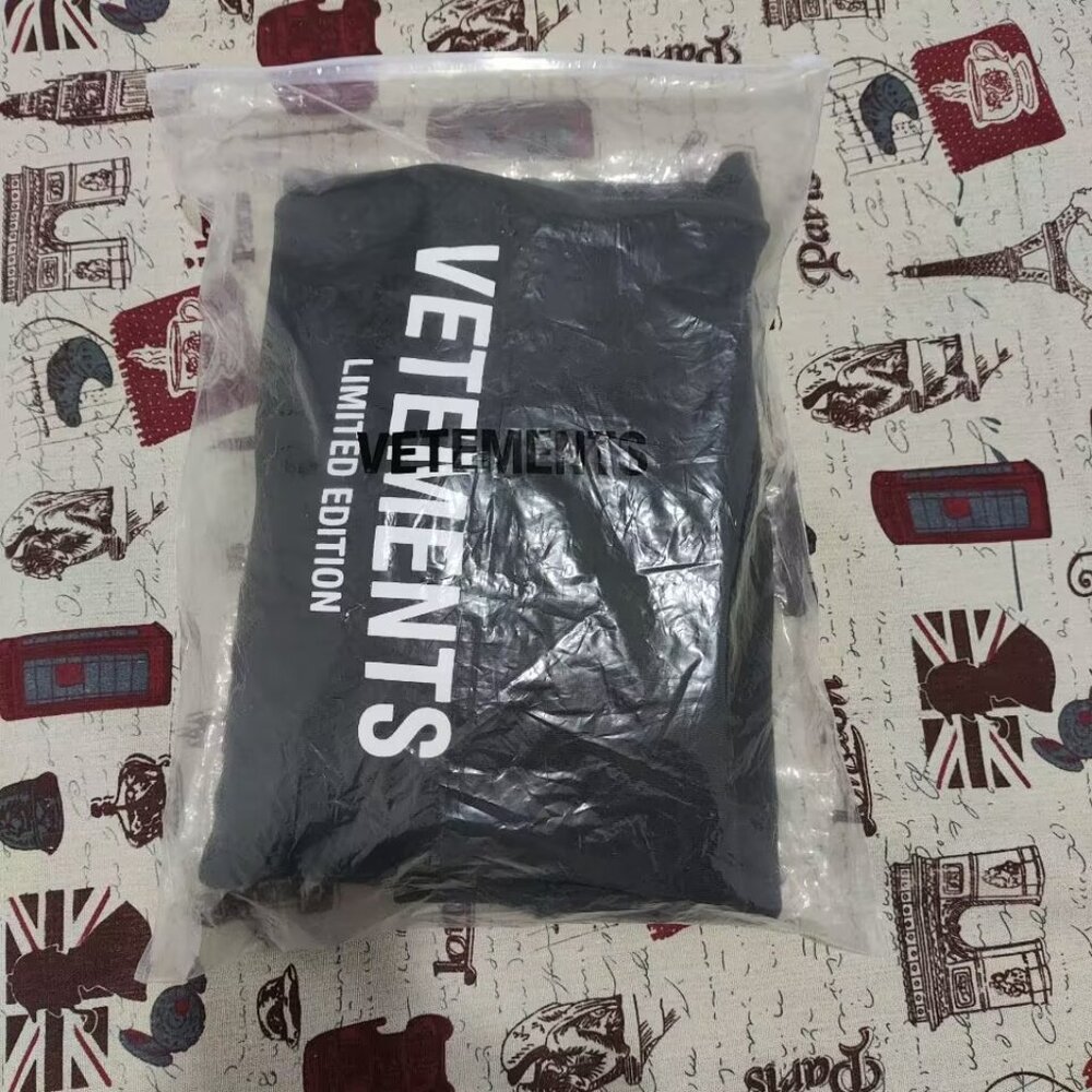 VETEMENTS LIMITED EDITION Washed Black Hoodie - Picture 4 of 8